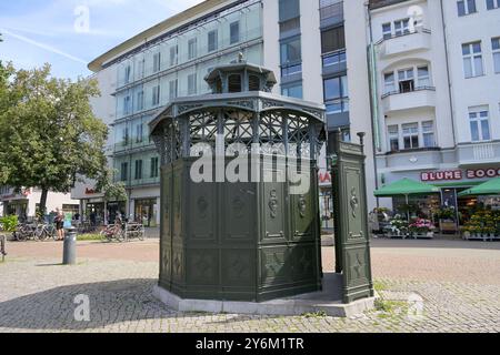 Urinal, Berliner Straße, Tegel, Reinickendorf, Berlin, Deutschland *** Urinal, Berliner Straße, Tegel, Reinickendorf, Berlin, Deutschland Stockfoto