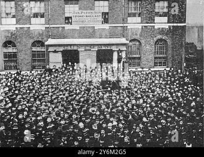 Die Dock Workourers Great Strike in London. Wir treffen uns vor den West India Dock Gates. 7. September 1889 Stockfoto