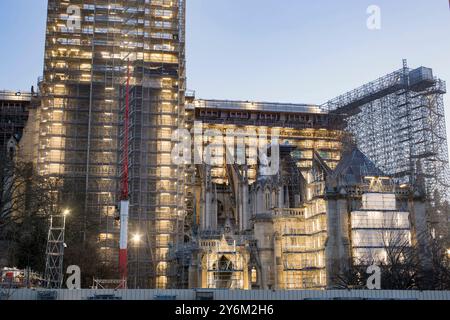 Frankreich, Paris, 75, 4. Arrondissement, Gerüste gegen Notre-Dame errichtet, um seine Restaurierung nach dem Brand vom 15. April 2019 durchzuführen. (Feb Stockfoto