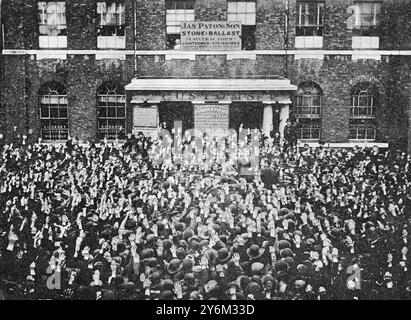 Die Dock Workourers Great Strike in London. Wir treffen uns vor den West India Dock Gates. 7. September 1889 Stockfoto