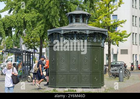 Urinal, Berliner Straße, Tegel, Reinickendorf, Berlin, Deutschland *** Urinal, Berliner Straße, Tegel, Reinickendorf, Berlin, Deutschland Stockfoto