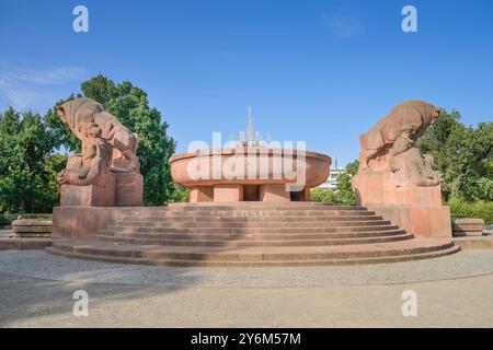 Stierbrunnen, Arnswalder Platz, Prenzlauer Berg, Pankow, Berlin, Deutschland *** Stierbrunnen, Arnswalder Platz, Prenzlauer Berg, Pankow, Berlin, Deutschland Stockfoto