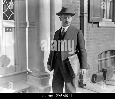 "Reichstag Brandstiftung" in London, Casey Street. Dr. Hertz. Dies war das von den Kommunisten eingeleitete Gegenverfahren zur Untersuchung des Reichstagsbrandes in Berlin (von Hitler den Kommunisten beschuldigt). Sie begann am 21. September 1933. Es dauerte eine Woche und kam zu dem Schluss, dass die Angeklagten unschuldig waren und die wirklichen Initiatoren des Feuers von der führenden Elite der NSDAP stammten. Stockfoto