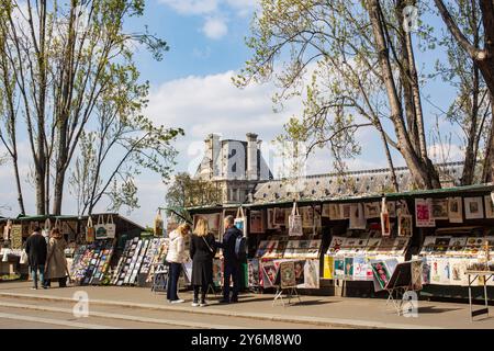 Frankreich, Paris, 75, Quai Voltaire, 7. ARRT, Buchhändlerboxen, Frühjahr 2023. Stockfoto