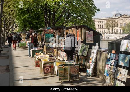 Frankreich, Paris, 75, Quai Voltaire, 7. ARRT, Buchhändlerboxen, Frühjahr 2023. Stockfoto