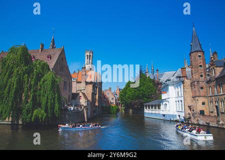 Europa, Belgien, Brügge. Kanal im historischen Zentrum. Rozenhoedkaai Stockfoto