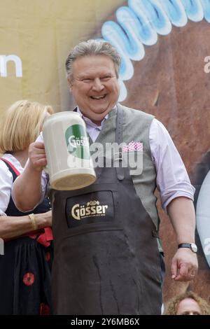 Wien, Österreich. September 2024. ÖSTERREICH; WIEN; 20240926; Wiener Bürgermeister Michael Ludwig bei Bieranstich an der Wiener Wiesen in Wien am 26. September 2024. - 20240926 PD3299 Credit: APA-PictureDesk/Alamy Live News Stockfoto