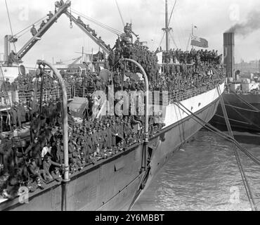 5.000 Männer der berühmten 1st Brigade, 1st Division Canadian Expeditionary Force verlassen Southampton auf der „Olympic“. 16. April 1919 Stockfoto