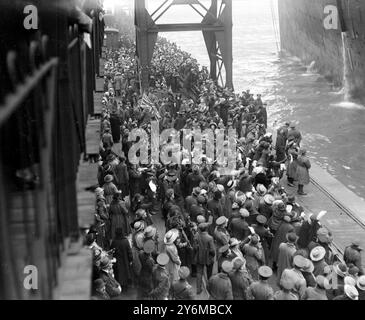 5.000 Männer der berühmten 1st Brigade, 1st Division Canadian Expeditionary Force verlassen Southampton auf der „Olympic“. 16. April 1919 Stockfoto