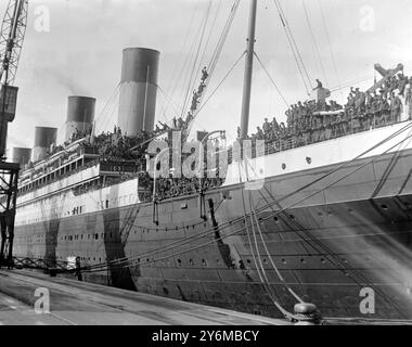 5.000 Männer der berühmten 1. Brigade, 1. Division verlassen Southampton auf der „Olympia“. 16. April 1919 Stockfoto