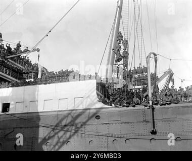 5.000 Männer der berühmten 1st Brigade, 1st Division Canadian Expeditionary Force verlassen Southampton auf der „Olympic“. 16. April 1919 Stockfoto