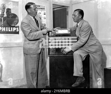 Aufgenommen in Radiolympia für Industrienachrichtenbüro, 47 Fleet Street. Die Western Brothers 1936 Stockfoto