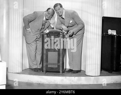 Aufgenommen in Radiolympia für Industrienachrichtenbüro, 47 Fleet Street. Naughton und Gold 1936 Stockfoto