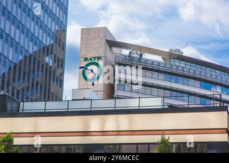 Frankreich, Ile-de-France, Paris, U-Bahn, RATP-Logo, auf dem RATP-Haus, Rue Rappee Stockfoto