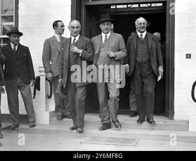 Forschungsstation der Kaiserlichen Chemieindustrie in Jealott’s Hill Maidenhead. Lord Reading, Sir Harry McGowan, Lord Melghest Stockfoto