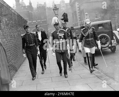 Deich am saint James’s Palace von rechts nach links: Vater und Söhne viscount Dunwich, R.N., ehrbarer Keith Rous (dahinter), Lord stradbroke, ehrenvoller Peter Rous (lancer's, dahinter) und ehrenwerter George Nathaniel Rous (Rettungsschwimmer) am 31. Mai 1935 Stockfoto