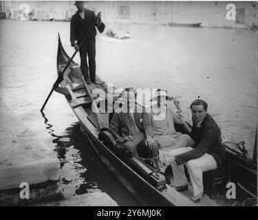 Oswald Mosley , Lady Cynthia Mosley und Evelyn Strachey (Parlamentarischer Privatsekretär bei Oswald Mosley) im Lido, Venedig, Italien c.1930 ©2006 TopFoto Stockfoto