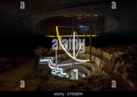 In Tycho Brahes unterirdischem Observatorium, das an der ursprünglichen Stelle wieder aufgebaut wurde, werden seine Beobachtungen des Himmels, die er vor der Erfindung des Teleskops gemacht hat, erklärt. Landsvägen, Landskrona kommun, Skåne, Skåne, Schweden Stockfoto