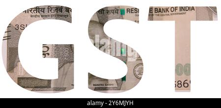 GST-Briefe gefüllt mit indischen Rupien. Konzept für indische Waren- und Dienstleistungssteuer. Stockfoto
