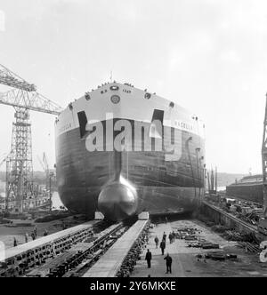 Wallsend-on-Tyne, England: Der 115.250-Tonnen-Tanker "Nacella" gleitet gestern in der Werft von Schwanjägern und tyne-Schiffbauern den Slip hinunter. Das Schiff wurde für die deutsche Briefkastenfirma gebaut. März 1969 Stockfoto