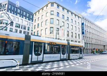 Belgien, Brüssel, Rue Royale, Straßenbahn Stockfoto