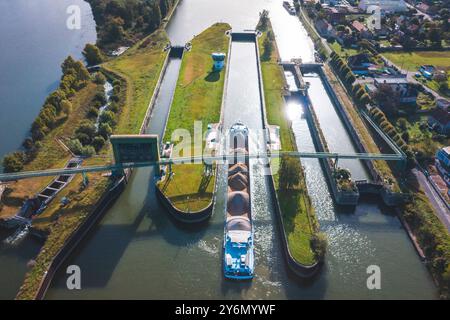 Frankreich, Normandie, Eure, Gaillon, Notre-Dame-de-la-Garenne Schleusen, Barrage de Port-Mort Stockfoto
