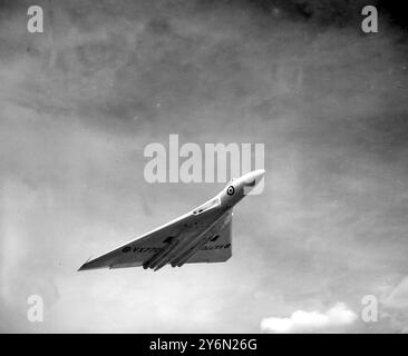 Der Avro A698, der weltweit erste dreiwinklige Langstreckenbomber mit vier Düsen, der auf der Farnborough-Flugschau Hants geflogen wurde. 2. September 1952 Stockfoto