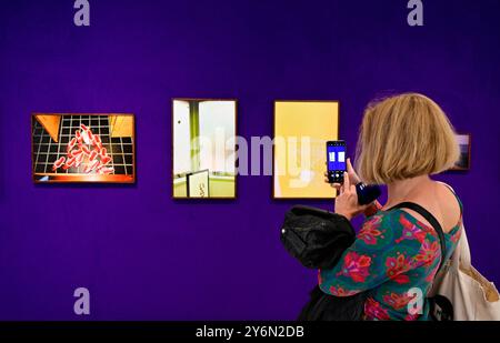 Prag, Tschechische Republik. September 2024. Eine Pressekonferenz zur Eröffnung der Fotografin Libuse Jarcovjakova Retrospektive Ausstellung und Installation 1924-1974-2024 zur Herbstöffnung der Nationalgalerie Prag, 26. September 2024. Quelle: Roman Vondrous/CTK Photo/Alamy Live News Stockfoto