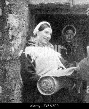 Die Evakuierung von St. Kilda: Inseltypen und Abfahrtsszenen. Eine Frau aus St. Kilda, die selbstgemachte Tweed verkauft. 6. September 1930 Stockfoto