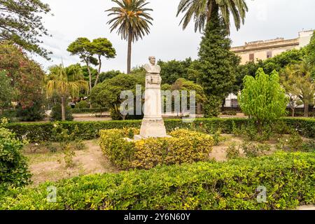 Trapani, Sizilien, Italien - 25. September 2016: Busto an Antonio Turretta, großer Chirurg, im Park von Town Holl (Villa Comunale), viale Regina Margher Stockfoto