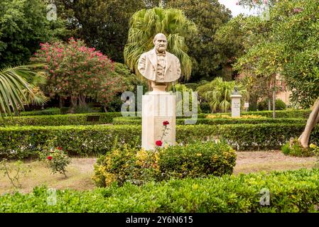 Trapani, Sizilien, Italien - 25. September 2016: Busto an Alberto Buscaino Campo, Patriot und Philologe, im Park von Town Holl (Villa Comunale), Vial Stockfoto