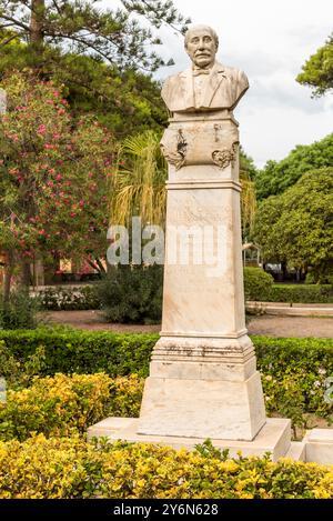 Trapani, Sizilien, Italien - 25. September 2016: Busto an Antonio Turretta, großer Chirurg, im Park von Town Holl (Villa Comunale), viale Regina Margher Stockfoto