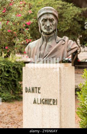 Trapani, Sizilien, Italien - 25. September 2016: Busto an Dante Alighieri, den größten italienischen Dichter, im Park von Town Holl (Villa Comunale), viale Reg Stockfoto