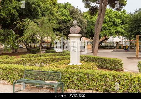 Trapani, Sizilien, Italien - 25. September 2016: Busto an Piersanti Mattarella, Präsident der Region Sizilien, von der Mafia getötet, im Stadtpark Stockfoto