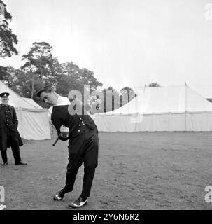 Wentworth, Surrey, England: Die Piccadilly World Match Play Championship wird morgen in Wentworth eröffnet. Hier wird heute Gary Player, der Champion der U.S. Open, gezeigt. Die anderen sieben Spieler sind Arnold Palmer (Titelverteidiger), Peter Thomson (britischer Open Champion), Tony Lema, Neil Coles (britischer Match Play Champion), Christy O’Connor, Bruce Devlin und Ken Nagle. 13. Oktober 1965 Stockfoto