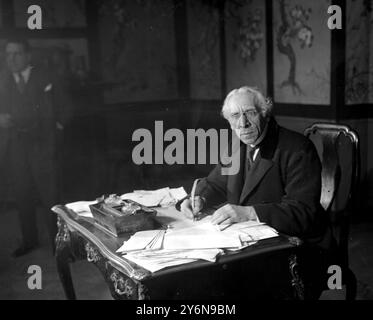 Herr Israel Zangwill (posiert für die Filmreihe "Geheimnisse der Handschrift"). 30. Januar 1926 Stockfoto