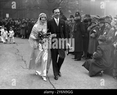 Hochzeit von Mr. Mark Johnstone und Miss Susan Head im St. Margaret's, Westminster. 25. Januar 1928 Stockfoto