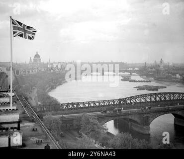 Thames Embankment vom Dach des Shell Mex House. 25 Mai 1933 Stockfoto