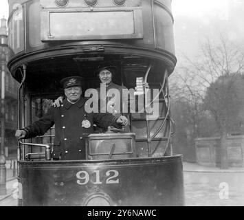 Girl Tram Conductors beschäftigt bei London United Tramways Co. 1914 - 1918 Stockfoto