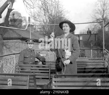 Girl Tram Conductors beschäftigt bei London United Tramways Co. 1914 - 1918 Stockfoto