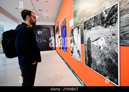 Prag, Tschechische Republik. September 2024. Eine Pressekonferenz zur Eröffnung der Fotografin Libuse Jarcovjakova Retrospektive Ausstellung und Installation 1924-1974-2024 zur Herbstöffnung der Nationalgalerie Prag, 26. September 2024. Quelle: Roman Vondrous/CTK Photo/Alamy Live News Stockfoto