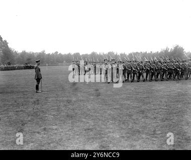 Königlicher Besuch in Bedford. Seine Majestät inspiziert Bedford Cadets. 27. Juni 1918. Stockfoto