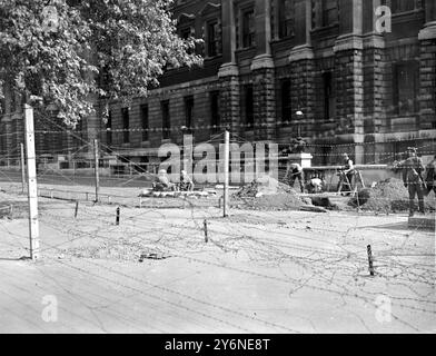Kriegskrise, 1940 Luftangriffe sperren die Admiralität ab. 21. Mai 1940 Stockfoto