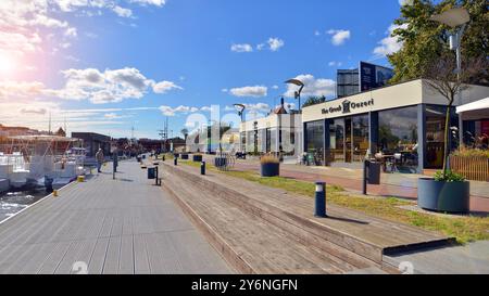 Szczecin, Polen. 14. September 2024. Blick auf oder Boulevards und Gastronomiebetriebe. Stockfoto