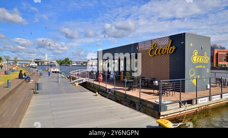 Szczecin, Polen. 14. September 2024. Blick auf oder Boulevards und Gastronomiebetriebe. Stockfoto