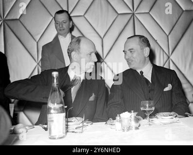 Mittagessen des National Defence Committe im Dorchester. Lord Halifax und Col H.L. Nathan M.P. 10. April 1940 Stockfoto