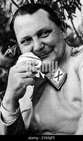 Als erster der Top-Nazis, der in alliierte Hände fiel, vier Studien von Feldmarschall Göring ohne seine Medaillen nach seiner persönlichen Kapitulation an die 7. US-Armee im Mai 1945 ©2004 Topfoto Göring, Hermann Wilhelm (auch Hermann Wilhelm Goring) deutscher Nazi-Marschall und Politiker; Gründung der Gestapo; Selbstmord  1893-1946 Stockfoto