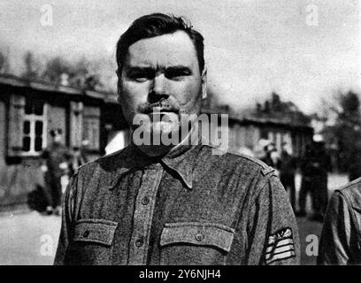 Belsen hier ist der Kommandant des Lagers, SS-Hauptsturm Josef Kramer, der jetzt unter engem Arrest steht. Er schämte sich für seine grausamen Taten. ©2004 Topfoto Belsen war ein deutsches Konzentrationslager in der NS-Zeit. Sie lag in Niedersachsen südwestlich der Stadt Bergen bei Celle. Stockfoto