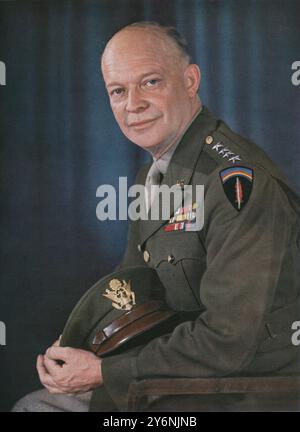 Oberbefehlshaber des Sieges, General der Armee, Dwight D Eisenhower Mai 1945 ©2004 Topfoto Eisenhower, Dwight David (Ike; orig. David Dwight Eisenhower) US-General, Kriegsheld und republikanischer Politiker; führte Alliierten im Zweiten Weltkrieg 1943–1945; Armeechef 1945–1948; Präsident der Columbia University 1948-1952 Stockfoto