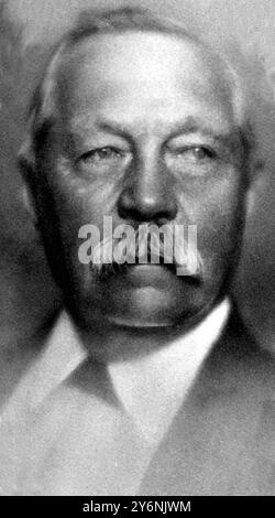 Sir Arthur Conan Doyle berühmter Autor, der sein späteres Leben dem Spiritualismus widmete. Schöpfer von Sherlock Holmes. "My Dear Watson" Brigadier Gerard, Sir Nigel und andere weltbekannte Charaktere und der Autor von Kurzgeschichten und Romanen unzählige. Starb am 7. Juli im Alter von 71 Jahren. Als Arzt diente er im Südafrikanischen Krieg. Er schrieb das Stück A Story of Waterloo für Henry Irving. 12. Juli 1930 Doyle, Arthur Conan Ignatius, Sir britischer Mystery-Autor und Arzt; schuf Charaktere Sherlock Holmes, Dr. John Watson; schrieb den Roman The Sign of Four 1890, Kurzgeschichten-Sammlung The Adve Stockfoto